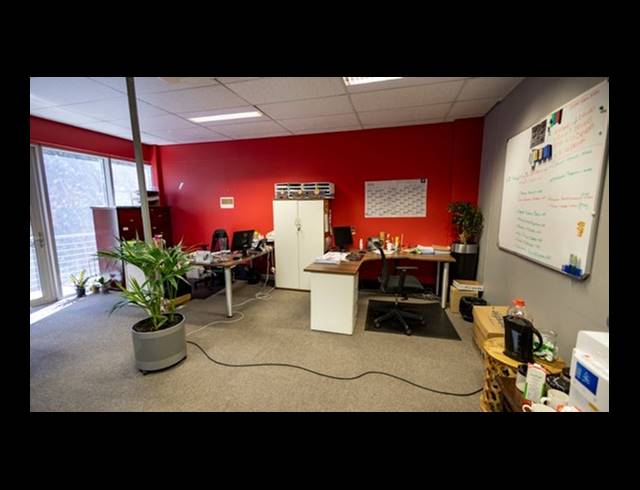 2,002M² OFFICE TO LET IN WATERFALL
